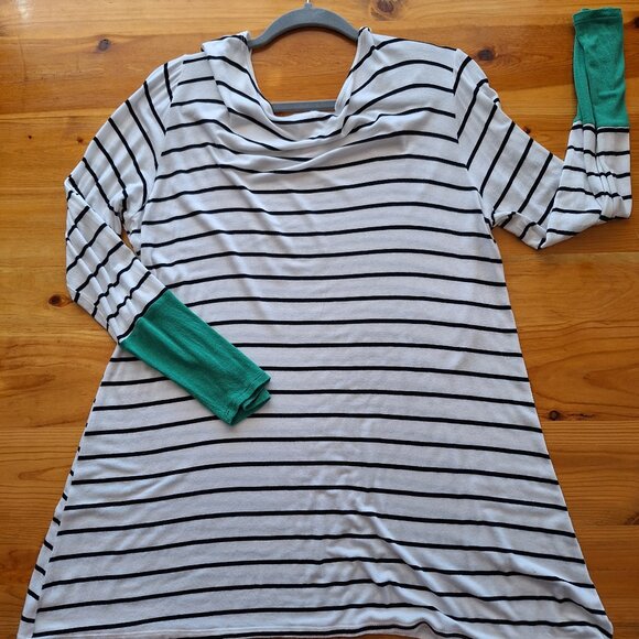 J Mode USA White and Black Striped Top with Green Quarter Sleeves - Picture 2 of 3